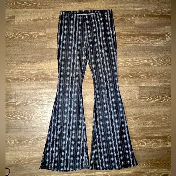 Brandy Melville Patterned Flare Pants legging stretch material - Picture 1 of 3
